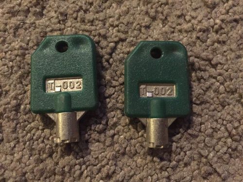Lot Of 2  T-002 green Key  for 1-800 Vending, LYPC, SSF, V-Line, NAV (E1)