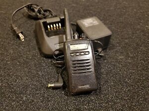 Kenwood TK-3140K UHF 4/1 watt portable radio w/ Li-Ion batt, ant, rapid charger