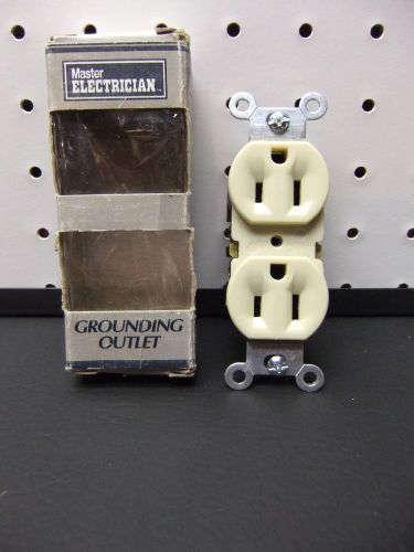 Ivory Grounding Duplex Outlet 15A-125V - WPB 917M