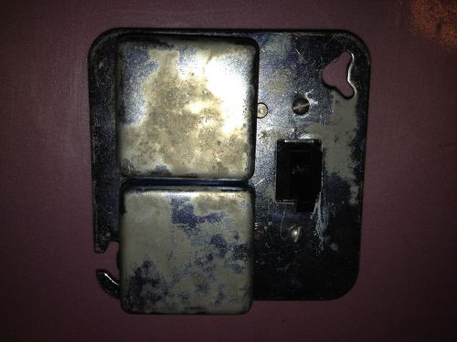 BUSSMAN Fusetron Box-Cover Unit with Switch for 4&#034; Square Box