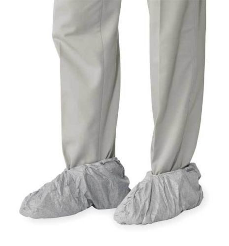 200 DuPont TYVEK FC450SGY00020000 5&#034; Shoe Boot Covers Slip Resist 1 Size Gray