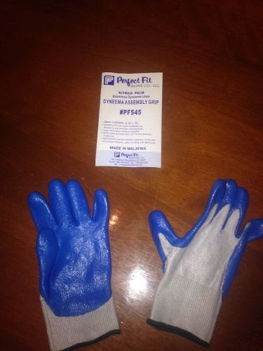Nitriline palm / seemless dyneena liner work gloves - size small for sale