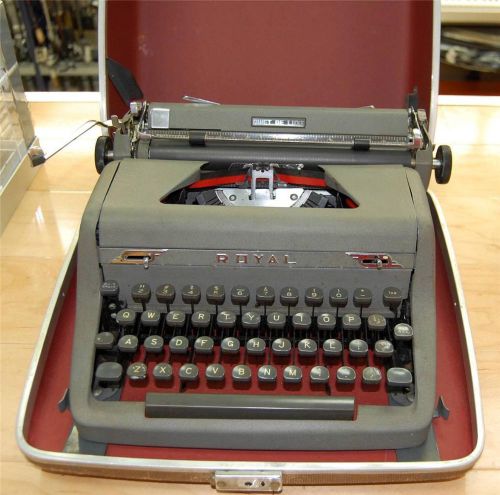VINTAGE ROYAL QUIET DELUXE Portable Typewriter Grey Metal w/ Chrome Trim &amp; Case