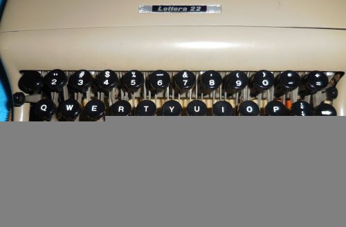 Olivetti 22 Portable Manual Typewriter