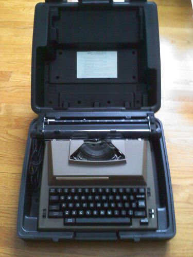 Vintage Sears &#034;Graduate&#034; Electric Typewriter - Excellent Condition!