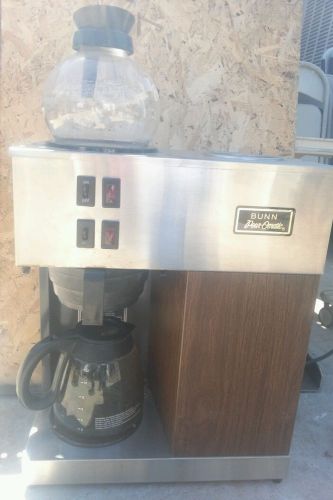 Bunn O Matic VPR Coffee Brewer With 2 Glass Pots