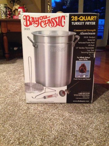 28 Quart Bayou Classic Turkey Fryer Pot With Rack And Thermometer