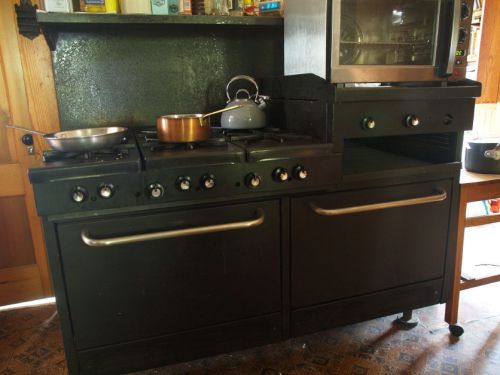 Southbend 6 burner 2 oven broiler &amp; griddle natural gas in daily use for sale