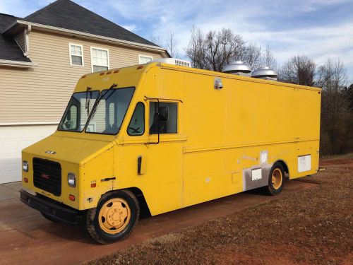 Mobile food truck w/ new kitchen for sale