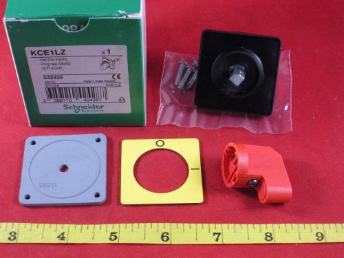 Schneider Electric KCE1LZ Handle 45X45mm Red Yellow 042428 KCE 1LZ New
