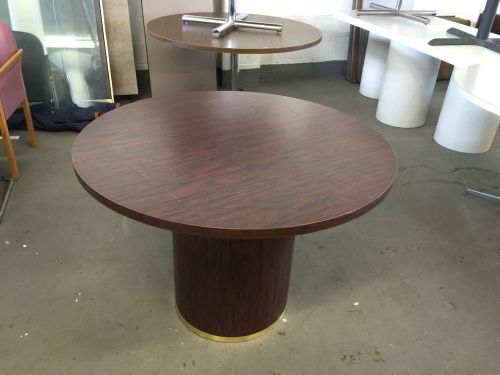 ROUND TABLE 41&#034;D MAHOGANY COLOR LAMINATE TOP w/ DRUM BASE