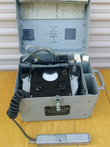 U S NAVY  RADIAC SET  AN/PDR-8b MILITARY GEIGER COUNTER WITH CASE