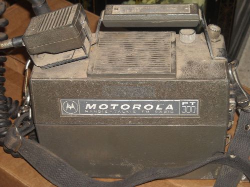 Motorola pt300 handi talkie radio for parts or repair w/ battery rack for sale