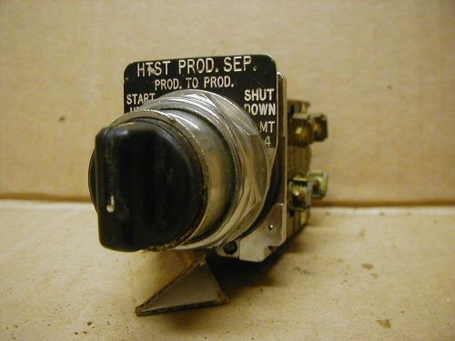 Cutler Hammer 3 Position Maintained Selector Switch, 2) N.O. &amp; 2) N.C. Contacts