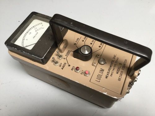 Ludlum Model 5 Geiger Counter / Works