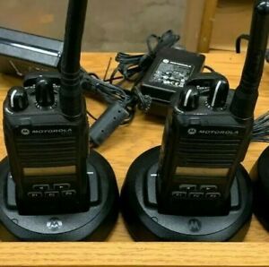 LOT OF 2 RADIOS/BATTERIES/DOCKS Motorola CP185 Two Way Radio 16 CHANNELS