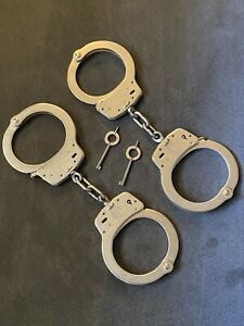 Pair of (2) Smith &amp; Wesson M100-1 Chain Handcuffs Nickel Plated Two Keys Used