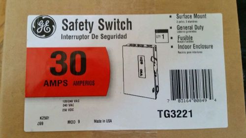 New GE TG3221R Safety Switch 30 AMPS Surface Mount, General Duty, Fusible w/ box