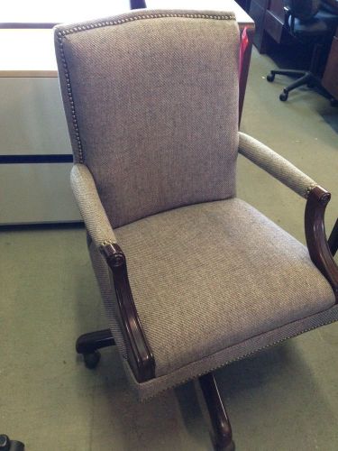 ***CONFERENCE ROOM TRADITIONAL STYLE EXECUTIVE CHAIR by PAOLI INC***