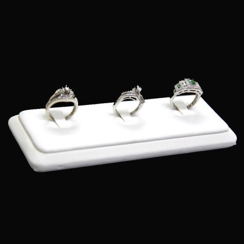 Ring Display Low Horizontal Style With 3 Clips - White Faux Leather