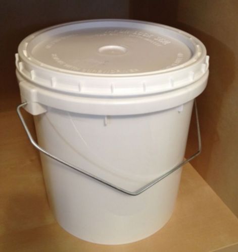 1 Gallon Bucket for Chicken Float Valve Watering System space saving waterer