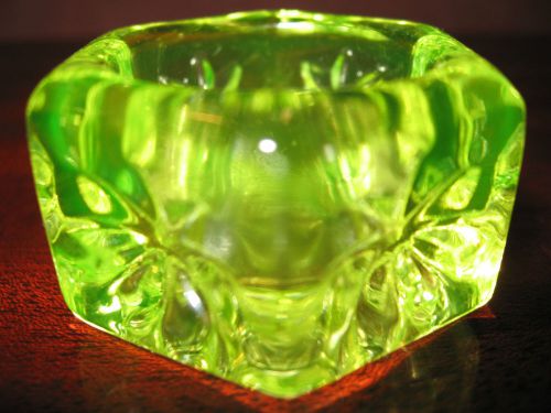 Vaseline yellow glass salt dip cellar celt hexagon star pattern uranium / canary