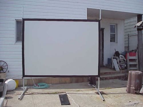 Da-lite presentation projection screen 6x8 w/wheeled transport case for sale