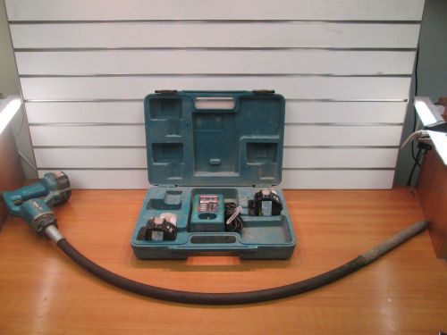 Makita VR251D 12-Volt Cordless 4-Feet Concrete Vibrator. Battery&#039;s Needs To Be R