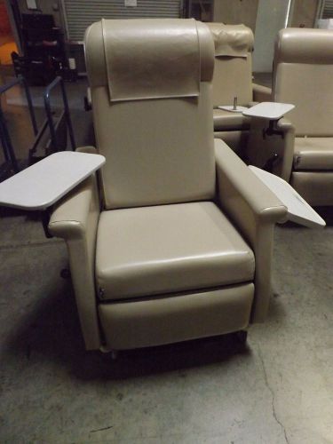 WINCO #698 or #699 DIALYSIS/CHEMOTHERAPY RECLINER w/TRAY &amp; CASTERS-TAN VINYL