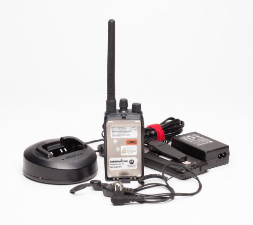 MOTOROLA MAG ONE BPR40 PROFESSIONAL/COMMERCIAL TWO WAY RADIO