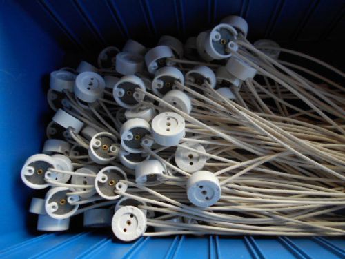 (50 Pcs) KULKA, 543 Fluorenscent T8 T10 T12 G13 Medium Bi-Pin Lampholder 10785