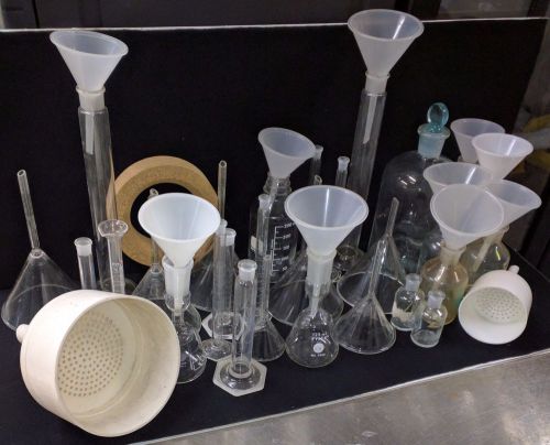 Lots of Pyrex Glassware and plasticware - 42 items - must have for Laboratory