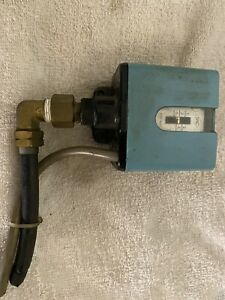 SMC Variable Pressure Switch, 1/4 NPT, model IS300, 125/250v, 15 am