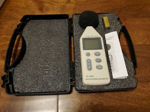 Digital Decibel Meter SL-824 with Carrying Case