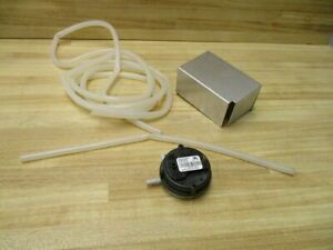 Honeywell IS20228-5252 Pressure Switch 0746D1/B W/ Housing &amp; Tubing