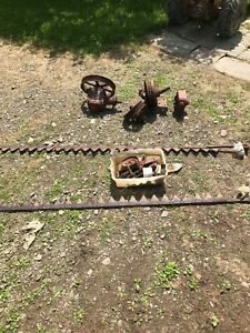 467 New Holland Haybine Farm Parts Lot (Gear Boxes, Blades, etc.) 