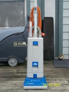 WINDSOR SENSOR SR 12 COMMERCIAL UPRIGHT VACUUM CLEANER - Made in Germany