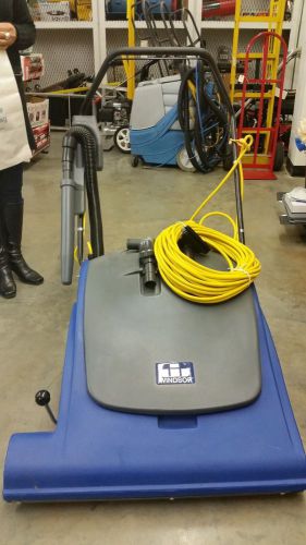 WINDSOR WAVE COMERCIAL CLEANER FLOOR MACHINE- PRICE SPECIAL-