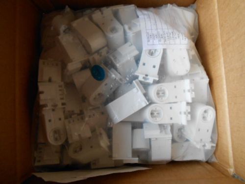 H.H. FLUORESCENT PARTS LAMP HOLDER 1-700H - LOT OF 200