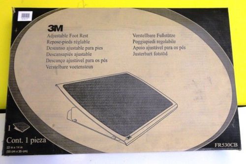 New 3M Ergonomic Adjustable Foot Rest 22&#034;x14&#034; Adjust up to 30 Degrees FR530CB