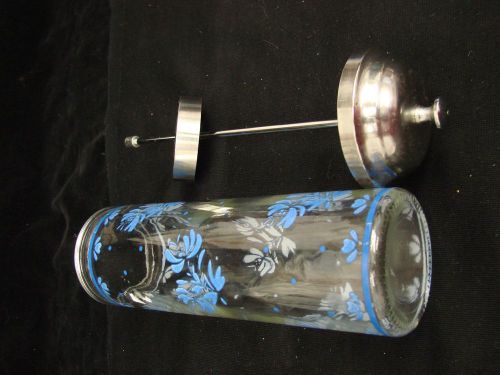 STRAW CONTAINER DECORATED W/ BLUE FLOWERS / METAL INSERT