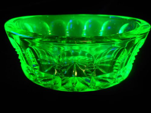 Green Vaseline glass oval salt dip cellar celt pattern art master clear uranium