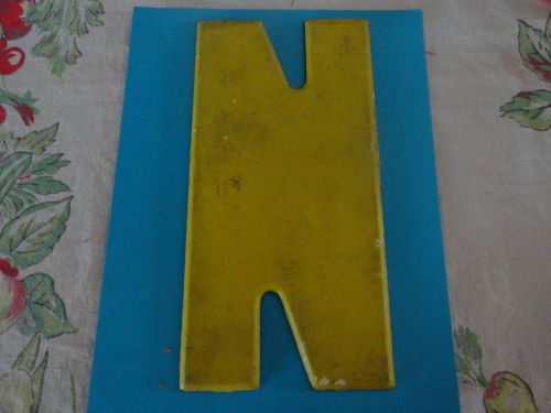 OLD 1 METAL LETTER/INITIAL &#039;N&#039; YELLOW INDUSTRIAL MARKEE GARDEN/HOME/OFFICE