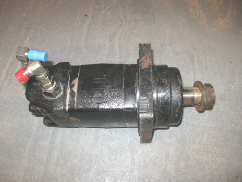 Char-lynn eaton 105-1060-006 hydraulic motor 1 1/4&#034; tapered shaft 4 bolt flange for sale