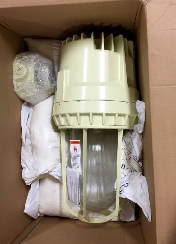 Brand new thomas and betts hazlux xhp25c040-g-c2e industrial light fixture 250w for sale