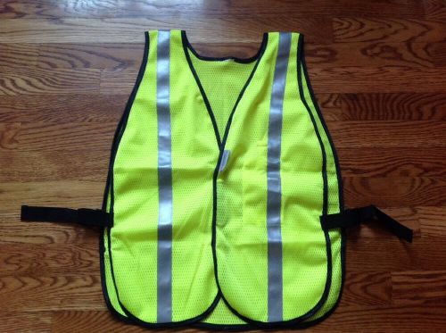 3M Reflective Clothing, Day and Night Safety Vest Unisex Adjustable Small NWOT