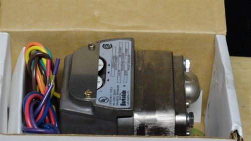 Barksdale DIALMATIC PRESSURE SWITCH CDPD2H-H18SS *NEW IN THE BOX*
