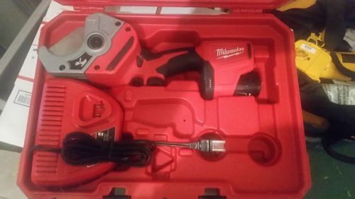 Milwaukee M12 PVC Cordless shear kit 2470-21