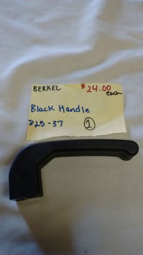 825-00037 BLACK HANDLE