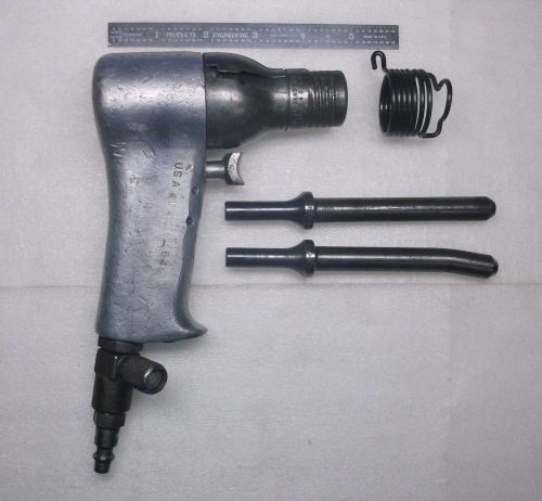 Chicago pneumatic 1x rivet gun, air hammer, riveter with 2 - 1/8&#034; sets for sale